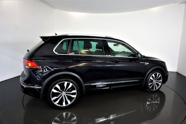2019 VOLKSWAGEN TIGUAN 2.0 TDI R-Line Tech SUV 5dr Diesel DSG 4Motion Euro 6 (s/s) (190 ps) 1 FORMER KEEPER CAR-BLUETOOTH-AUTOMATIC TAILGATE-OPENING PANORAMIC GLASS SUNROOF-AUTO HEADLIGHTS-CLIMATE CONTROL-MFSW-HEATED SEATS-DAB RADIO-SATNAV-CRUISE CONTROL-GREAT EXAMPLE - Photo 11