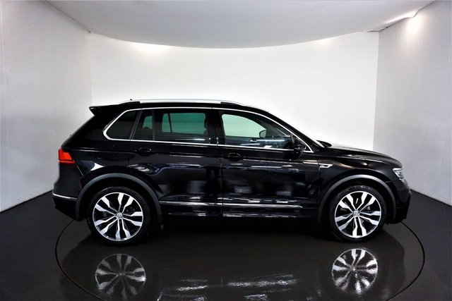 2019 VOLKSWAGEN TIGUAN 2.0 TDI R-Line Tech SUV 5dr Diesel DSG 4Motion Euro 6 (s/s) (190 ps) 1 FORMER KEEPER CAR-BLUETOOTH-AUTOMATIC TAILGATE-OPENING PANORAMIC GLASS SUNROOF-AUTO HEADLIGHTS-CLIMATE CONTROL-MFSW-HEATED SEATS-DAB RADIO-SATNAV-CRUISE CONTROL-GREAT EXAMPLE - Photo 12
