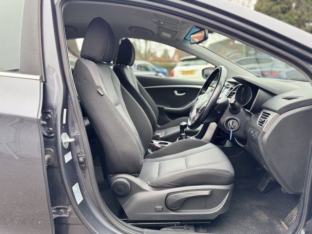 2016 HYUNDAI I30 1.6 CRDi Blue Drive SE Hatchback 5dr Diesel Manual Euro 6 (s/s) (110 ps) - Photo 12