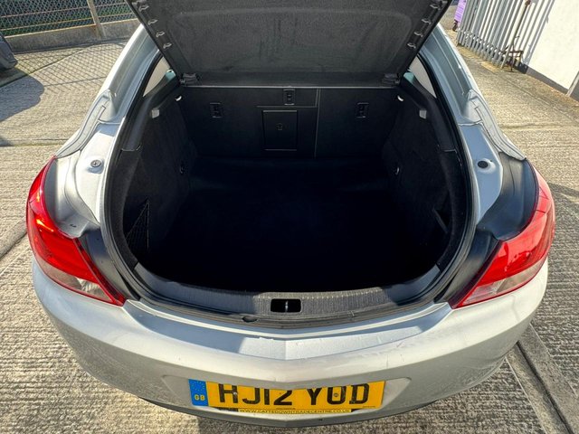 2012 Vauxhall Insignia 2L Exclusiv 5dr - Photo 6