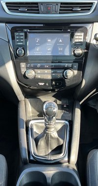 USED 2018 18 NISSAN QASHQAI 1.5 dCi N-Connecta SUV 5dr Diesel Manual Euro 6 (s/s) (110 ps) This 2018 (18) Nissan Qashqai N-Connecta 1.5 dCi in eye-catching Magnetic Red Metallic is the perfect family SUV. ? 71,985 miles ? Full service history ? Serviced March 2026 ? Fresh MOT ? ULEZ & CAZ compliant Packed with features including colour sat nav, panoramic glass roof with electric blind, front & rear sensors with reversing camera, climate control, cruise control, Bluetooth, and stylish 18" diamond cut alloys. Great MPG, strong reliability, and fantastic spec &mdash; don&rsquo;t miss it!