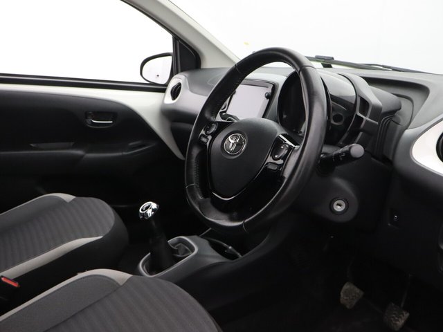 2020 Toyota Aygo 1L X-Play 5dr - Photo 12