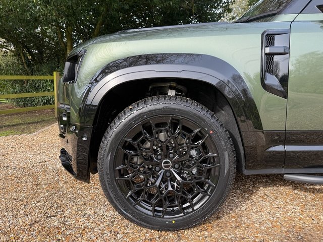 2026 Land Rover Defender 110 - Photo 11