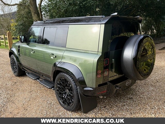 2026 Land Rover Defender 110 - Photo 3