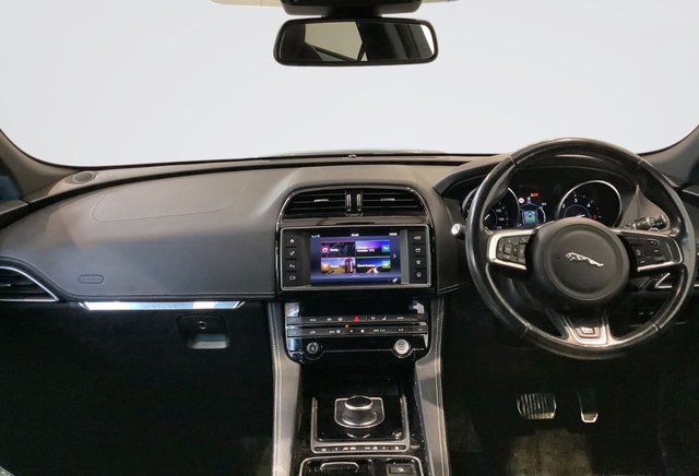 2018 Jaguar F-Pace 2L R-Sport 5dr - Photo 3