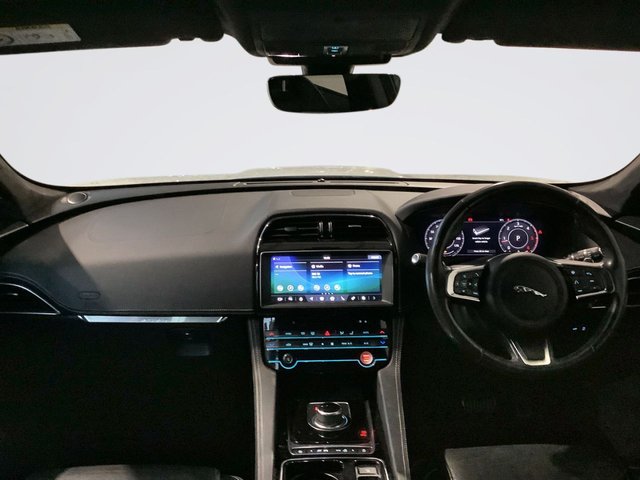 2020 Jaguar F-Pace 2L Chequered Flag 5dr - Photo 3