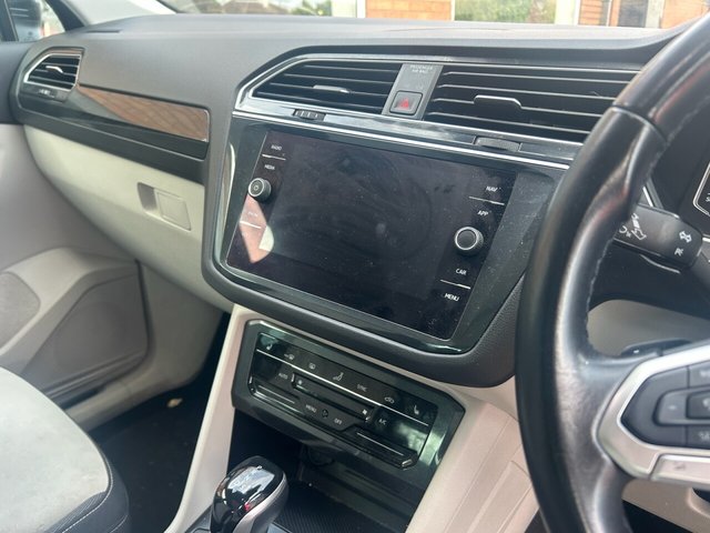 2021 Volkswagen Tiguan - Photo 8