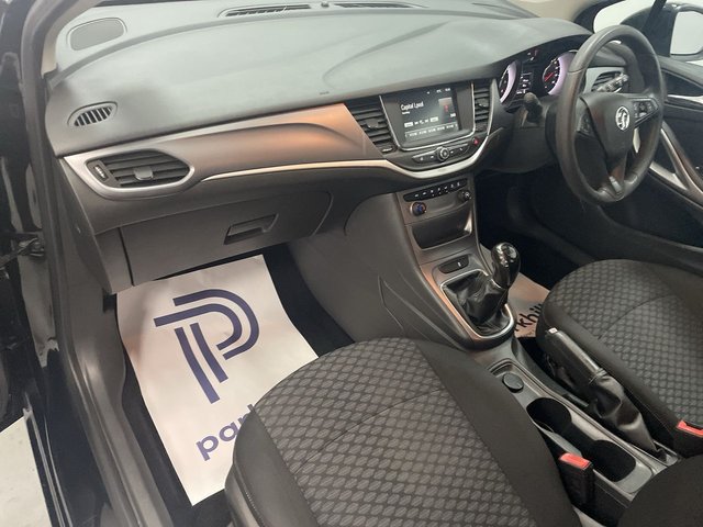 2017 VAUXHALL ASTRA - Photo 5