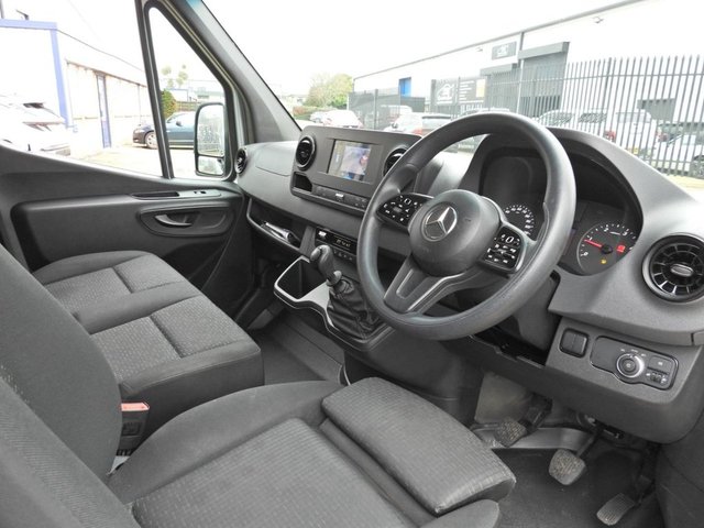 2023 Mercedes-Benz Sprinter 2L Premium 5dr - Photo 4