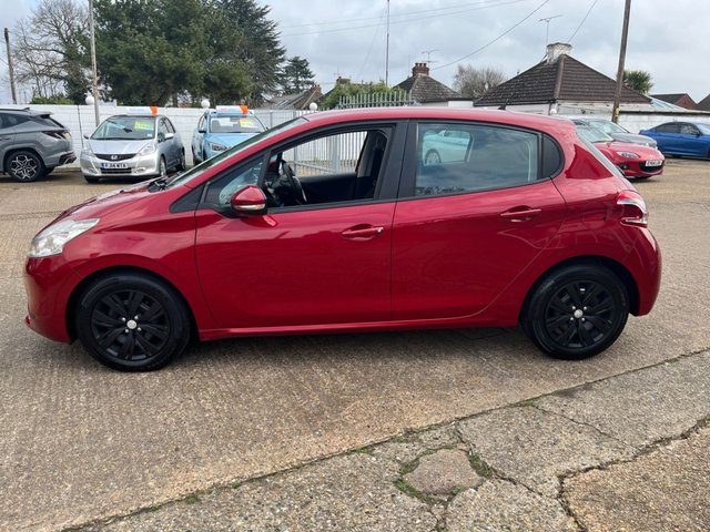 2014 PEUGEOT 208 1.2 VTi Access+ Hatchback 5dr Petrol Manual Euro 5 (82 ps) - Photo 4