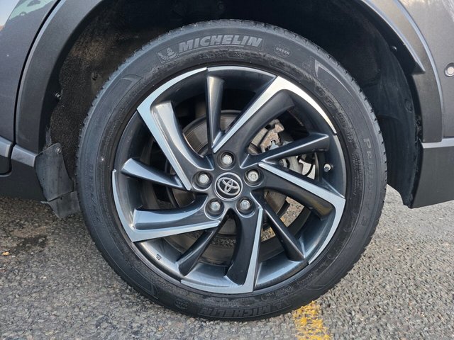 2020 TOYOTA C-HR 1.8 VVT-h Dynamic SUV 5dr Petrol Hybrid CVT Euro 6 (s/s) (122 ps) - Photo 12