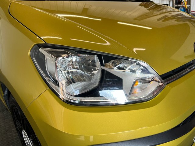 2017 Volkswagen Up! - Photo 9