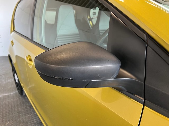 2017 Volkswagen Up! - Photo 10