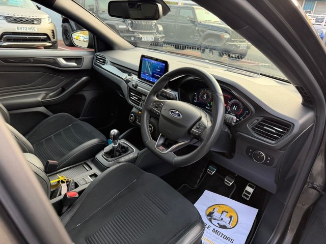 2022 Ford Focus 2.3L St 5dr - Photo 9