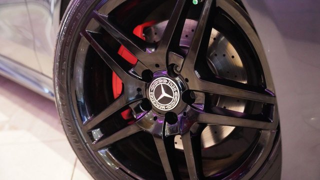 2015 Mercedes-Benz E-CLASS 2.1 E300dh BlueTEC AMG Night Edition (Premium) Saloon 4dr Diesel Hybrid G-Tronic+ Euro 5 (s/s) (231 ps) - Photo 2