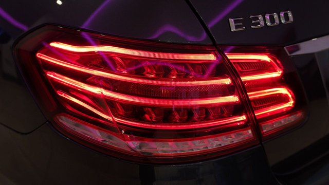 2015 Mercedes-Benz E-CLASS 2.1 E300dh BlueTEC AMG Night Edition (Premium) Saloon 4dr Diesel Hybrid G-Tronic+ Euro 5 (s/s) (231 ps) - Photo 9