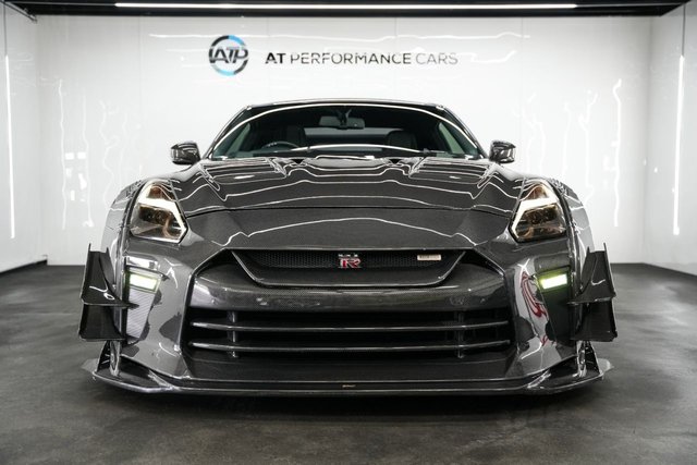2011 NISSAN GT-R - Photo 6