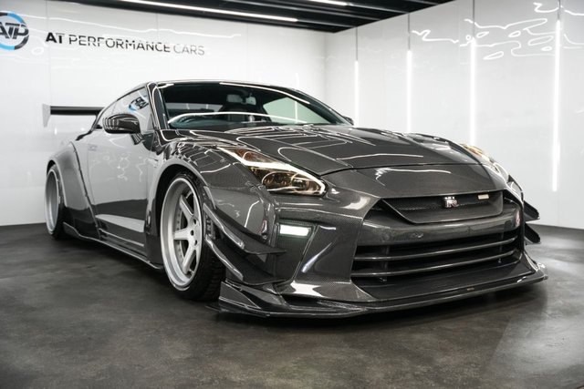 2011 NISSAN GT-R - Photo 5