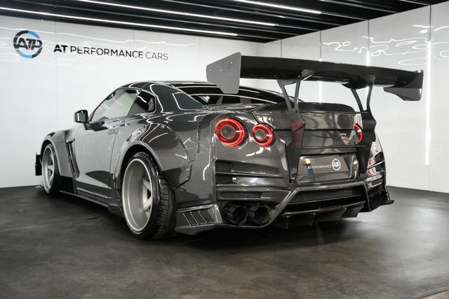 2011 NISSAN GT-R - Photo 12