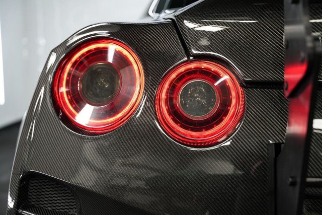 2011 NISSAN GT-R - Photo 3