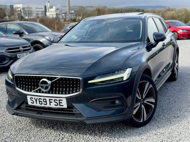 View our VOLVO V60 CROSS COUNTRY