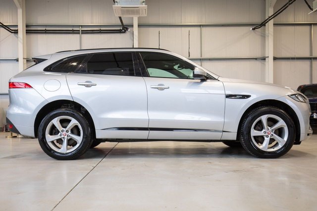 2018 Jaguar F-Pace 2L R-Sport 5dr - Photo 11