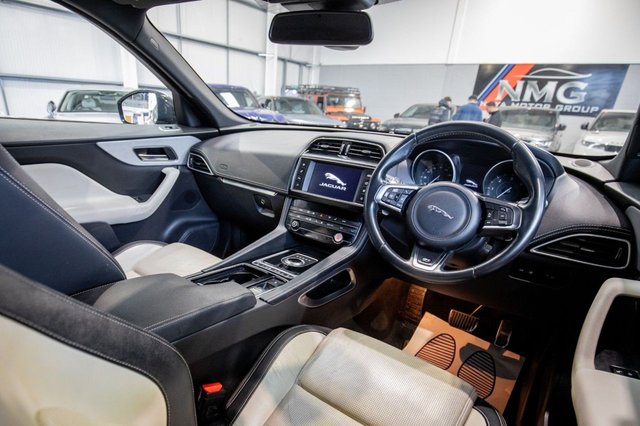 2018 Jaguar F-Pace 2L R-Sport 5dr - Photo 2