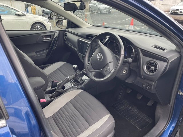 2017 TOYOTA AURIS - Photo 4