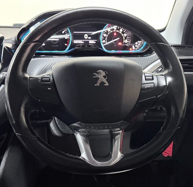 2017 PEUGEOT 2008 - Photo 8