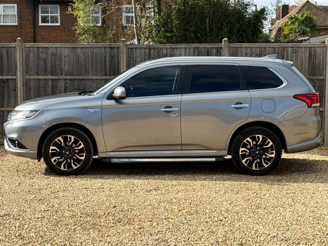 2016 Mitsubishi Outlander - Photo 10