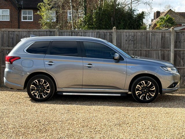 2016 Mitsubishi Outlander - Photo 11