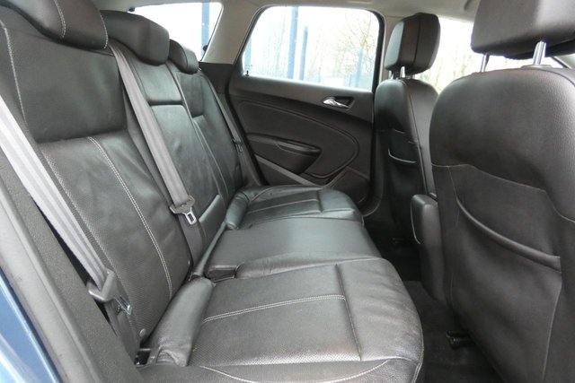 2014 VAUXHALL ASTRA - Photo 9