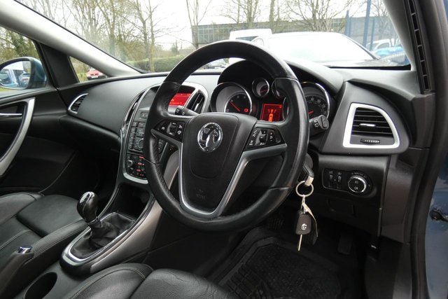 2014 VAUXHALL ASTRA - Photo 11