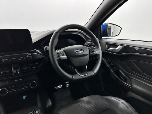 2020 Ford Focus - Photo 11