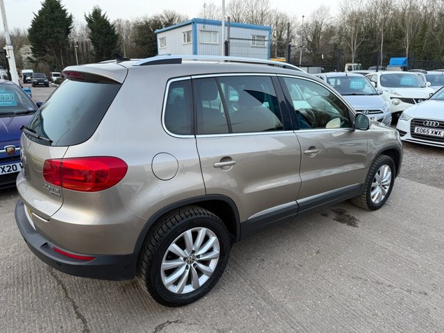 2014 VOLKSWAGEN TIGUAN 2.0 TDI BlueMotion Tech Match SUV 5dr Diesel Manual 4WD Euro 5 (s/s) (140 ps) - Photo 3