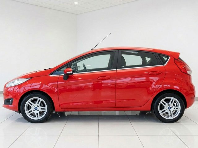 2013 Ford Fiesta 1.3L Zetec 5dr - Photo 2