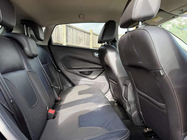 2016 Ford Fiesta - Photo 10