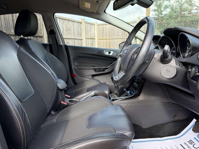 2016 Ford Fiesta - Photo 5