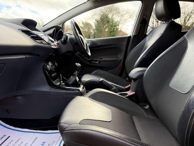 2016 Ford Fiesta - Photo 6