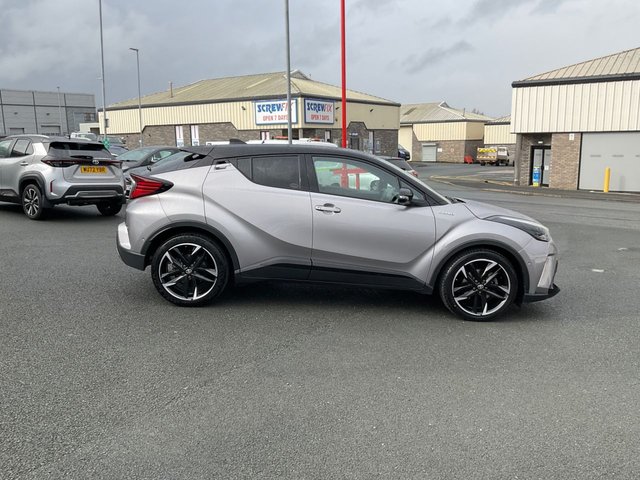 2021 TOYOTA C-HR - Photo 4