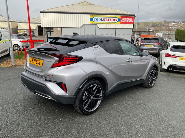 2021 TOYOTA C-HR - Photo 6