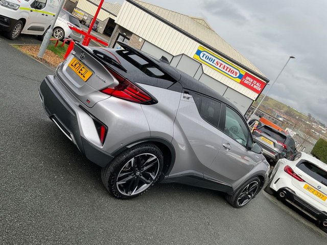 2021 TOYOTA C-HR - Photo 7