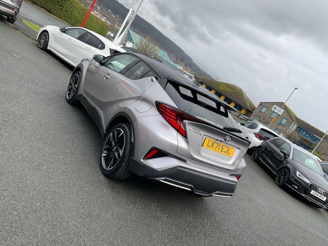 2021 TOYOTA C-HR - Photo 10