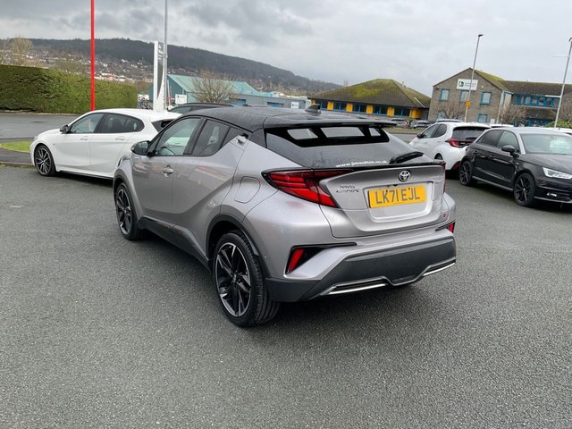 2021 TOYOTA C-HR - Photo 11