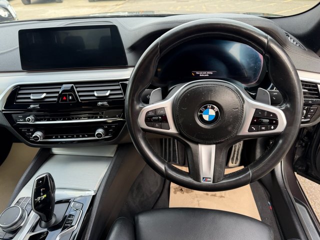 2020 BMW 5 SERIES - Photo 9