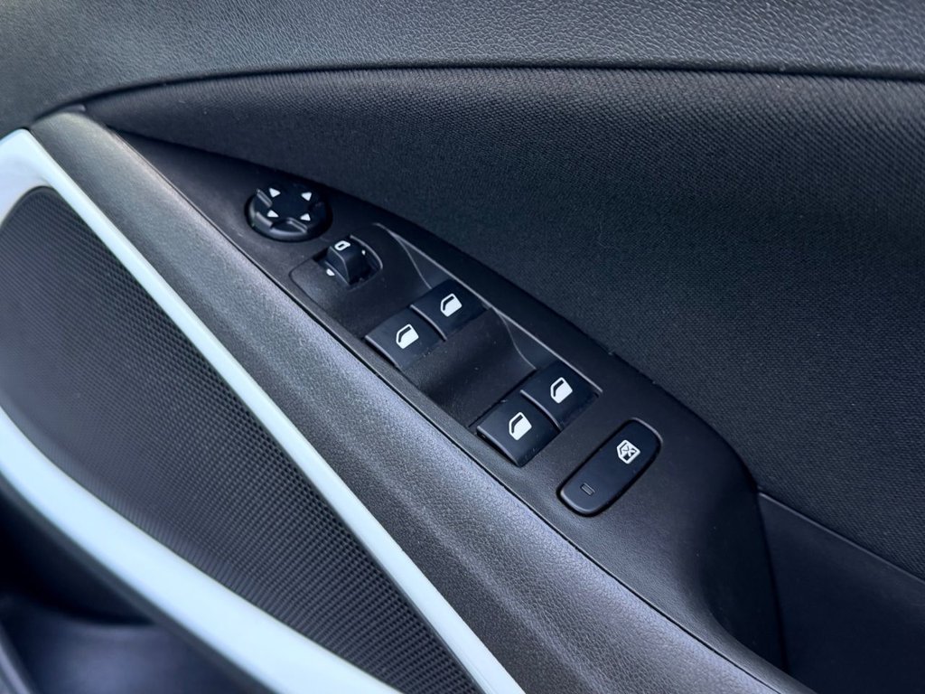 USED 2020 70 VAUXHALL CROSSLAND X 1.2 SRi Nav SUV 5dr Petrol Manual Euro 6 (s/s) (83 ps) 1 Owner|4 Services|CRS|SatNaV|Apple CarPlay/Android Auto|