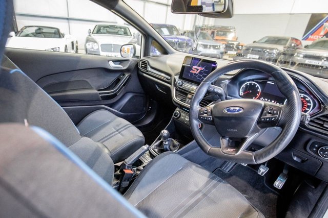 2020 Ford Fiesta 1.5L St-2 3dr - Photo 2