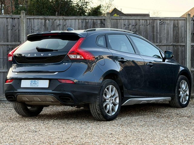 2017 Volvo V40 - Photo 3