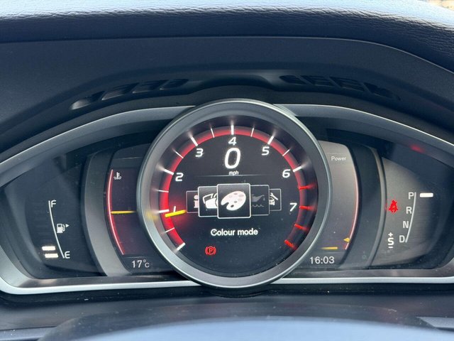 2017 Volvo V40 - Photo 8