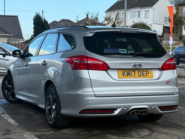 2017 Ford Focus 2L St-3 5dr - Photo 2